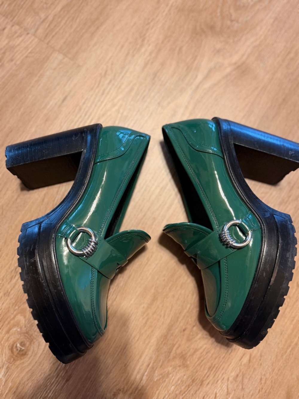 Gianni Bini Green and Black Platform Loafers - Picture 5 of 6